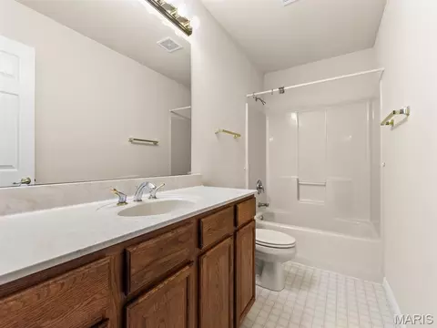 Bath - 933 Georgetowne Dr, O'fallon, IL 62269 photo 1 of 2