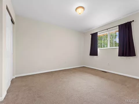 Bedroom - 933 Georgetowne Dr, O'fallon, IL 62269 photo 5 of 8