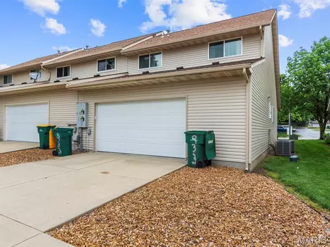 Exterior - 933 Georgetowne Dr, O'fallon, IL 62269 photo 2 of 4
