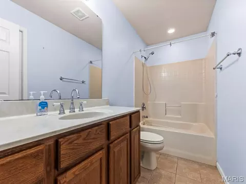 Bath - 933 Georgetowne Dr, O'fallon, IL 62269 photo 2 of 2