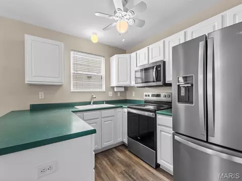 Kitchen - 933 Georgetowne Dr, O'fallon, IL 62269 photo 3 of 3