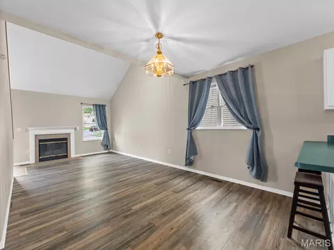 Living - 933 Georgetowne Dr, O'fallon, IL 62269 photo 3 of 4