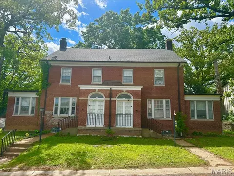 205 Grover Rd, Saint Louis, MO 63125