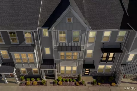 8924 Gateway Cir, Saint Louis, MO 63144