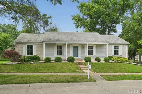 15645 Dresden Lake Ct, Chesterfield, MO 63017