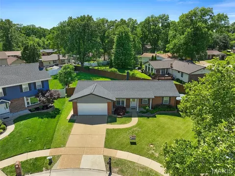 5859 Hunterbrook Ct, Oakville, MO 63129