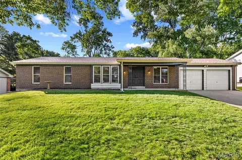 13241 Delft Dr, Saint Louis, MO 63146