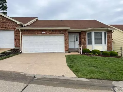 1027 Forder Square Dr, Saint Louis, MO 63129