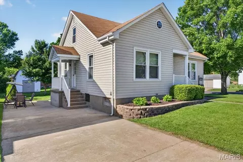308 W W 8th Street St, Washington, MO 63090