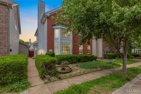 951 Morehouse Ln, University City, MO 63130