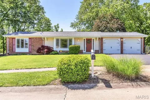 12364 Worthington Dr, Saint Louis, MO 63128