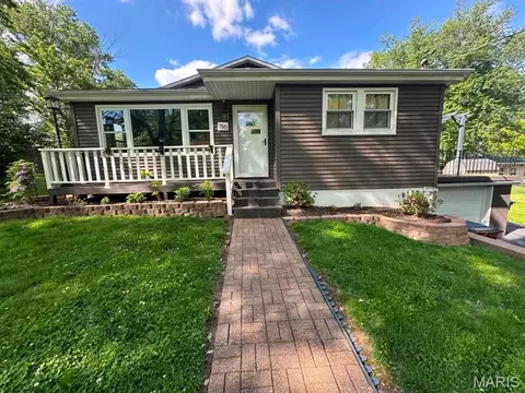 796 Oakwood Ave, East Alton, IL 62024