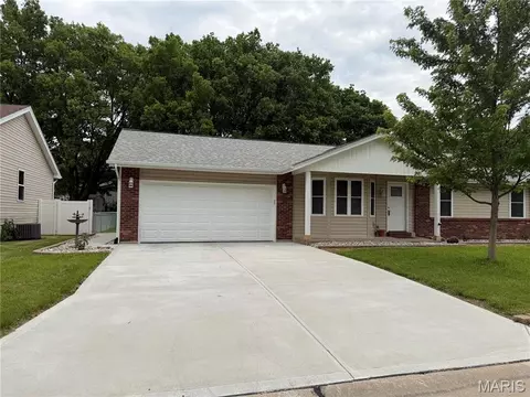 806 S Yosemite Ct, Saint Peters, MO 63376