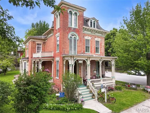 221 N Fifth St, Hannibal, MO 63401