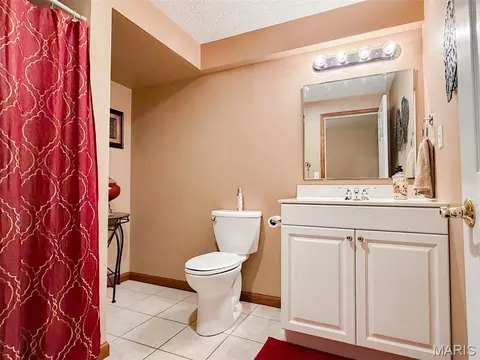 Bath - 752 E 4th St, Aviston, IL 62216 photo 5 of 6