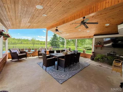 Exterior - 752 E 4th St, Aviston, IL 62216 photo 9 of 20