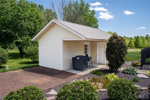 Exterior - 752 E 4th St, Aviston, IL 62216 photo 13 of 20