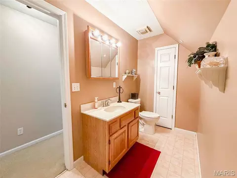 Bath - 752 E 4th St, Aviston, IL 62216 photo 4 of 6