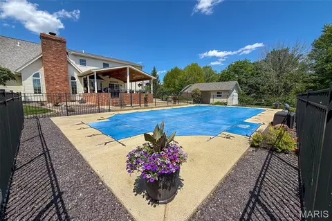Exterior - 752 E 4th St, Aviston, IL 62216 photo 16 of 20