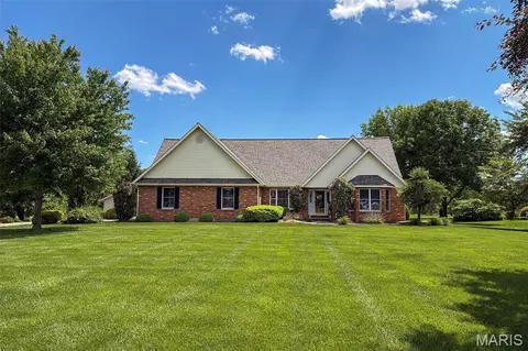 752 E 4th St, Aviston, IL 62216