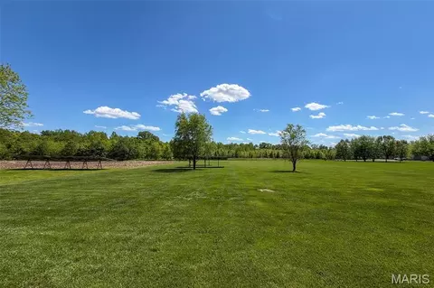Exterior - 752 E 4th St, Aviston, IL 62216 photo 18 of 20