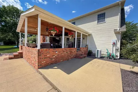 Exterior - 752 E 4th St, Aviston, IL 62216 photo 10 of 20