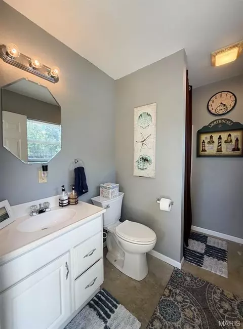 Bath - 752 E 4th St, Aviston, IL 62216 photo 6 of 6