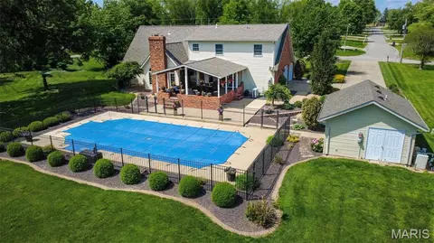 Exterior - 752 E 4th St, Aviston, IL 62216 photo 3 of 20
