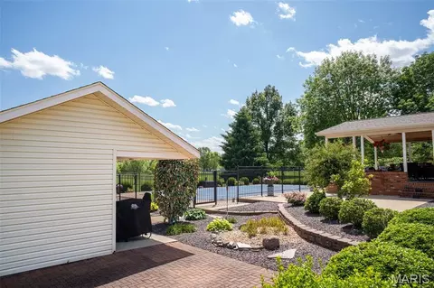 Exterior - 752 E 4th St, Aviston, IL 62216 photo 6 of 20
