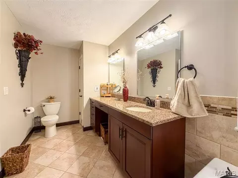 Bath - 752 E 4th St, Aviston, IL 62216 photo 2 of 6