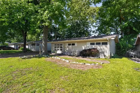 16 Brightwell Ct, Florissant, MO 63031