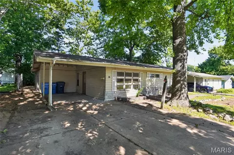 16 Brightwell Ct, Florissant, MO 63031