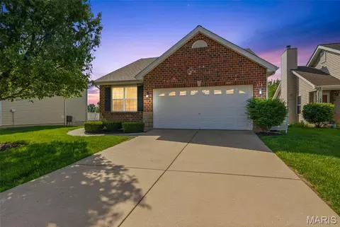 326 Stone Village Dr, Wentzville, MO 63385
