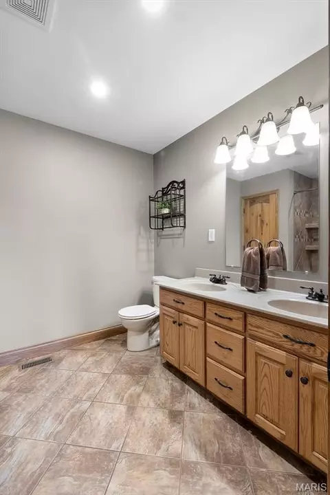 Bath - 175 Cedar Creek Ln, Jackson, MO 63755 photo 1 of 4