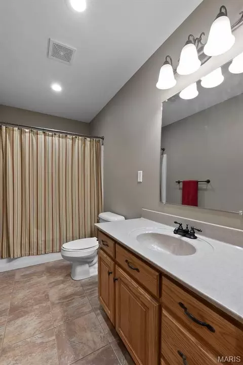 Bath - 175 Cedar Creek Ln, Jackson, MO 63755 photo 3 of 4