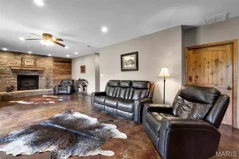 Living - 175 Cedar Creek Ln, Jackson, MO 63755 photo 3 of 3
