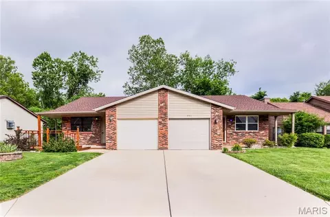 883 Lester Ave, Collinsville, IL 62234