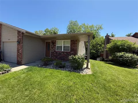 883 Lester Ave, Collinsville, IL 62234