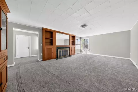 Living - 765 N Main St, Saint Clair, MO 63077 photo 4 of 4