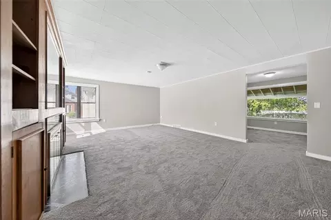 Living - 765 N Main St, Saint Clair, MO 63077 photo 1 of 4