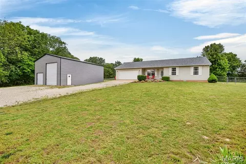 20755 Blackberry Ln, Crocker, MO 65452