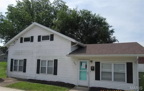 427 Sycamore St, Carrollton, IL 62016