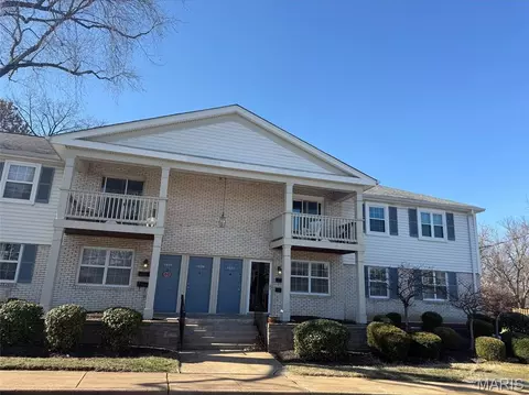 1524 Swallow Dr, Brentwood, MO 63144