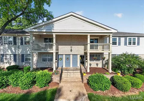 1524 Swallow Dr, Brentwood, MO 63144