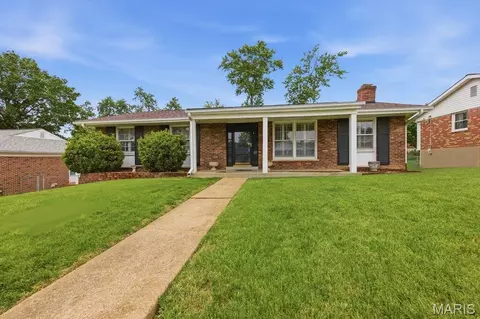 3846 Coachella Dr, Saint Louis, MO 63125