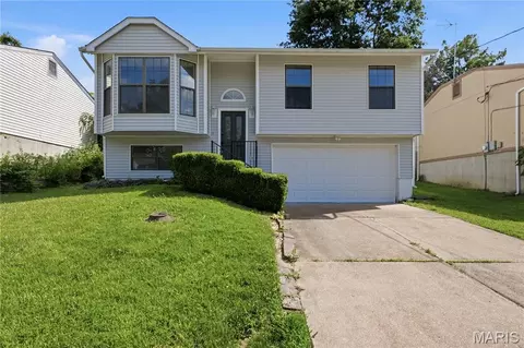 310 Green Jade Estates Dr, Fenton, MO 63026