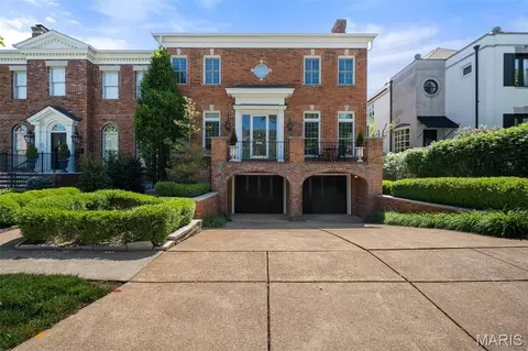 166 N Central Ave, Clayton, MO 63105