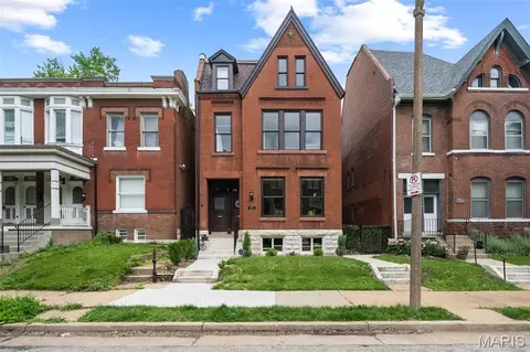 2745 Armand Pl, Saint Louis, MO 63104