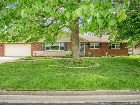 270 Charles St, Red Bud, IL 62278
