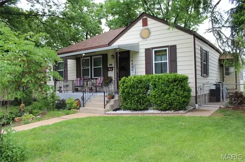 3430 Eastridge Ln, Saint Ann, MO 63074